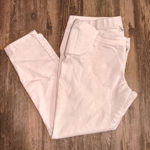 Maternity capris white